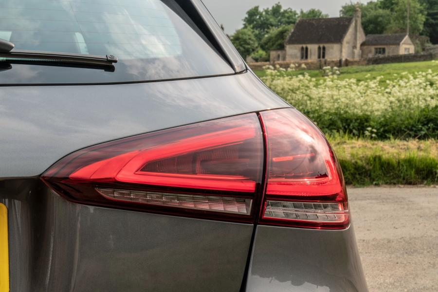 Детали экстерьера Mercedes-Benz A200 Sport (W177) 2018 года  (UK) (фото 35 из 40)